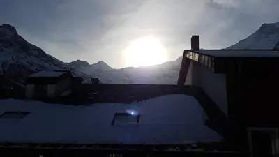 Ein allgemeiner Bergblick oder ein Berglick von des Hotels aus