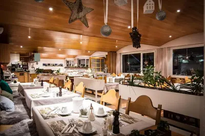 Ein Restaurant oder anderes Speiselokal in der Unterkunft Hotel Bristol