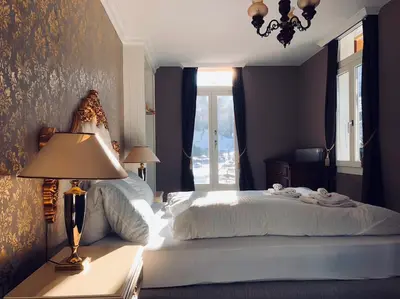 Ein Bett oder Betten in einem Zimmer der Unterkunft Historisches Hotel Bären