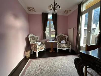Ein Sitzbereich in der Unterkunft Historisches Hotel Bären