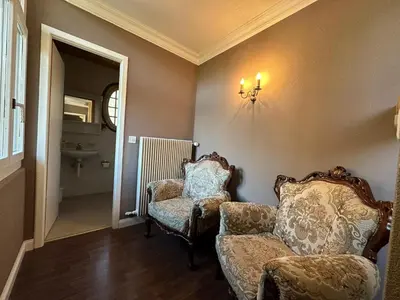 Ein Sitzbereich in der Unterkunft Historisches Hotel Bären