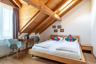 Ein Bett oder Betten in einem Zimmer der Unterkunft Hotel Blume Interlaken