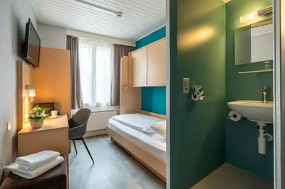 Ein Bett oder Betten in einem Zimmer der Unterkunft Hotel Blume Interlaken