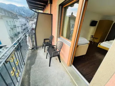 Ein allgemeiner Bergblick oder ein Berglick von des Hotels aus