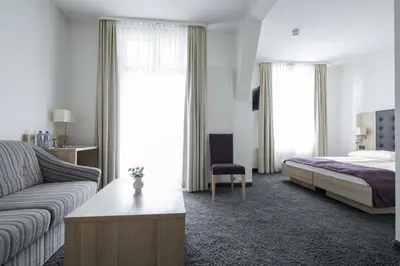 Ein Bett oder Betten in einem Zimmer der Unterkunft Hotel Lötschberg