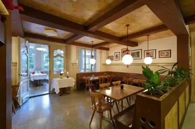 Ein Sitzbereich in der Unterkunft Waldhotel Unspunnen