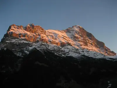 Ein allgemeiner Bergblick oder ein Berglick von des Hotels aus