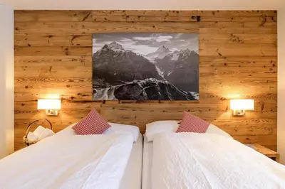 Ein Bett oder Betten in einem Zimmer der Unterkunft Hotel Bernerhof Grindelwald