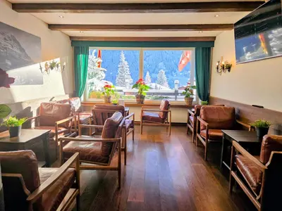 Ein Sitzbereich in der Unterkunft Hotel Bernerhof Grindelwald