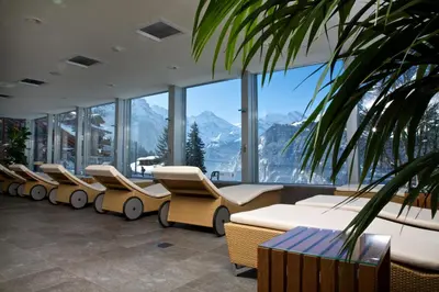 Ein allgemeiner Bergblick oder ein Berglick von des Aparthotels aus