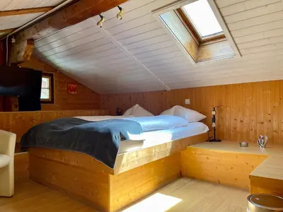 Ein Bett oder Betten in einem Zimmer der Unterkunft Chalet Hotel Adler