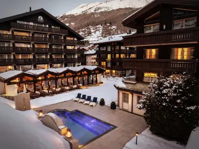 Ein allgemeiner Bergblick oder ein Berglick von des Hotels aus