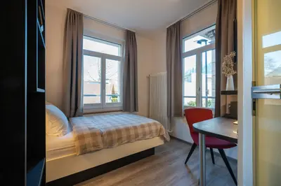 Ein Bett oder Betten in einem Zimmer der Unterkunft Hotel Derby Interlaken - self check-in