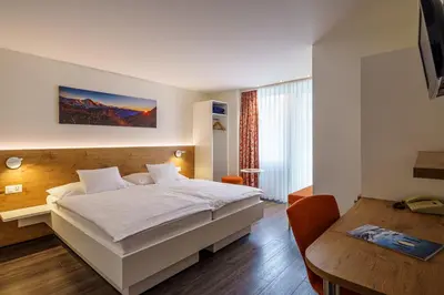 Ein Bett oder Betten in einem Zimmer der Unterkunft Hotel Bernerhof