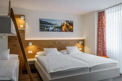 Ein Bett oder Betten in einem Zimmer der Unterkunft Hotel Bernerhof