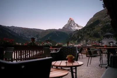 Ein allgemeiner Bergblick oder ein Berglick von des Hotels aus