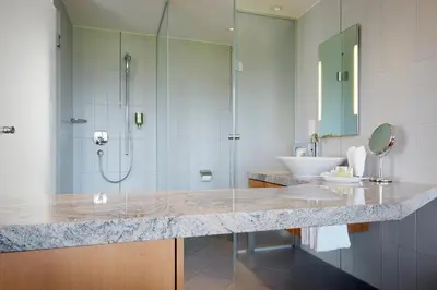 Ein Badezimmer in der Unterkunft Hotel Eden Spiez