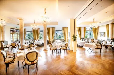 Ein Restaurant oder anderes Speiselokal in der Unterkunft Hotel Eden Spiez