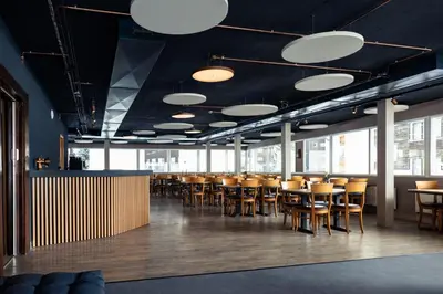 Ein Restaurant oder anderes Speiselokal in der Unterkunft Hotel Mountime