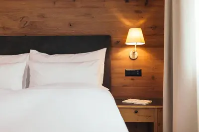Ein Bett oder Betten in einem Zimmer der Unterkunft la couronne Hotel & Spa