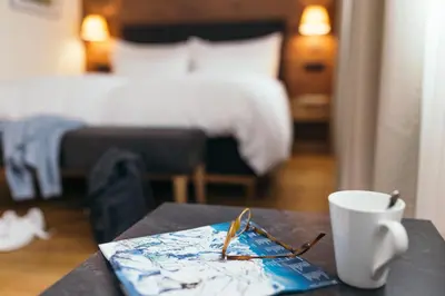 Ein Bett oder Betten in einem Zimmer der Unterkunft la couronne Hotel & Spa