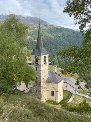Ein allgemeiner Bergblick oder ein Berglick von der Ferienwohnung aus
