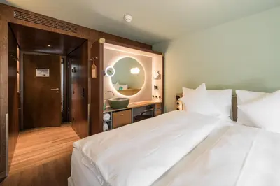 Ein Bett oder Betten in einem Zimmer der Unterkunft Hotel Aare Thun