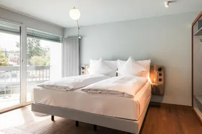 Ein Bett oder Betten in einem Zimmer der Unterkunft Hotel Aare Thun