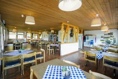 Ein Restaurant oder anderes Speiselokal in der Unterkunft Berggasthaus Tannalp