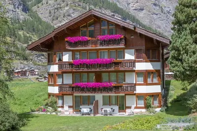 Ein allgemeiner Bergblick oder ein Berglick von der Ferienwohnung aus