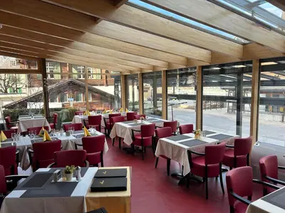 Ein Restaurant oder anderes Speiselokal in der Unterkunft Post Hotel Vista