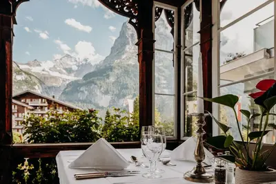 Ein allgemeiner Bergblick oder ein Berglick von des Hotels aus