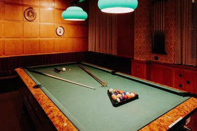 Ein Billardtisch in der Unterkunft Parkhotel Schoenegg