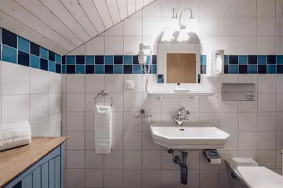Ein Badezimmer in der Unterkunft Hotel Chalet Swiss