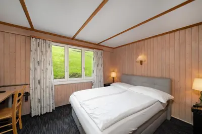 Ein Bett oder Betten in einem Zimmer der Unterkunft Jungfrau Lodge, Swiss Mountain Hotel
