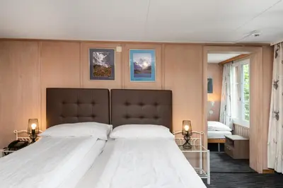 Ein Bett oder Betten in einem Zimmer der Unterkunft Jungfrau Lodge, Swiss Mountain Hotel