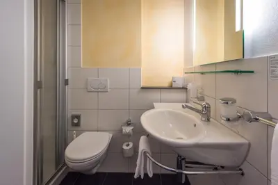 Ein Badezimmer in der Unterkunft Parkhotel Gunten – Beach & Spa