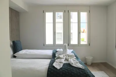 Ein Bett oder Betten in einem Zimmer der Unterkunft Hotel Sonne Interlaken-Matten