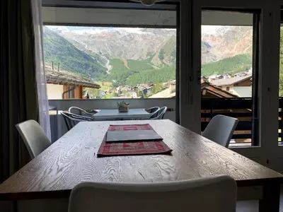 Ein allgemeiner Bergblick oder ein Berglick von der Ferienwohnung aus