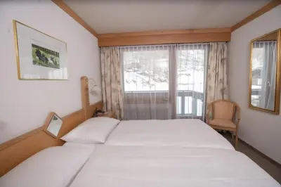 Ein Bett oder Betten in einem Zimmer der Unterkunft Hotel Alpenhof