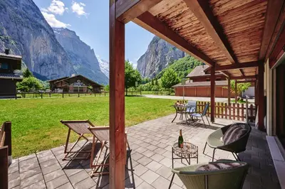 Ein allgemeiner Bergblick oder ein Berglick von der Ferienwohnung aus