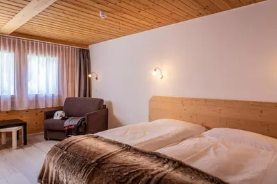 Ein Bett oder Betten in einem Zimmer der Unterkunft Hôtel Alpina - Swiss Ski & Bike Lodge Grimentz