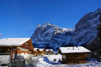 Ein allgemeiner Bergblick oder ein Berglick von des Ferienhauses aus