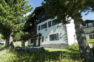 Das Gebäude in dem sich die Ferienwohnung befindet