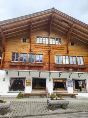 Das Gebäude in dem sich das Privatzimmer befindet