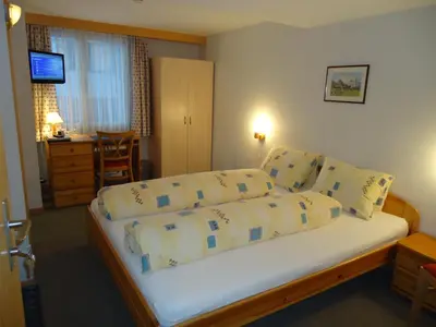 Ein Bett oder Betten in einem Zimmer der Unterkunft Hotel Tschuggen