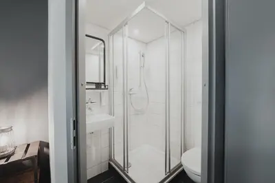 Ein Badezimmer in der Unterkunft No8 Boutique Hotel - self check in