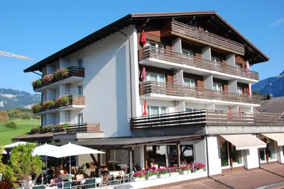 Ein allgemeiner Bergblick oder ein Berglick von des Hotels aus