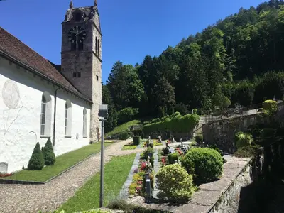 Ein Garten an der Unterkunft Historic Hotel Steinbock