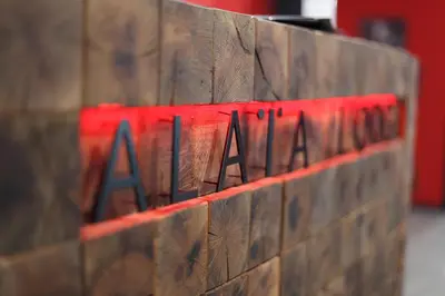 Ein Zertifikat, Auszeichnung, Logo oder anderes Dokument, das in der Unterkunft Alaïa Lodge ausgestellt ist